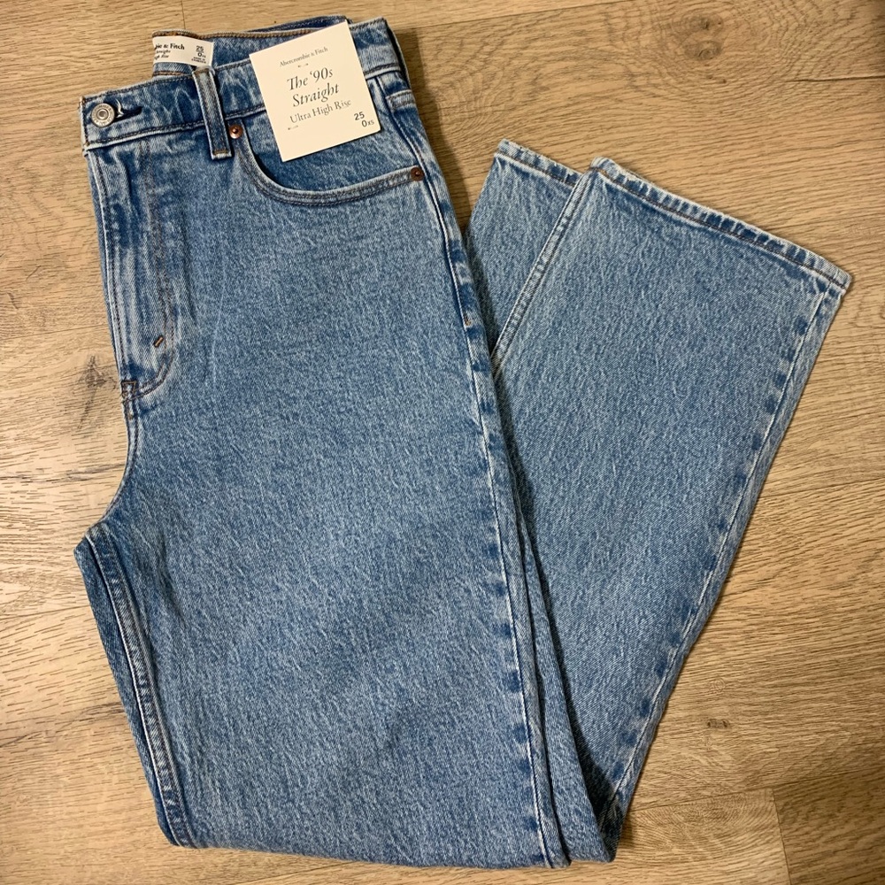 Abercrombie& Fitch a Ultra High Rise 90s Straight Jeans
